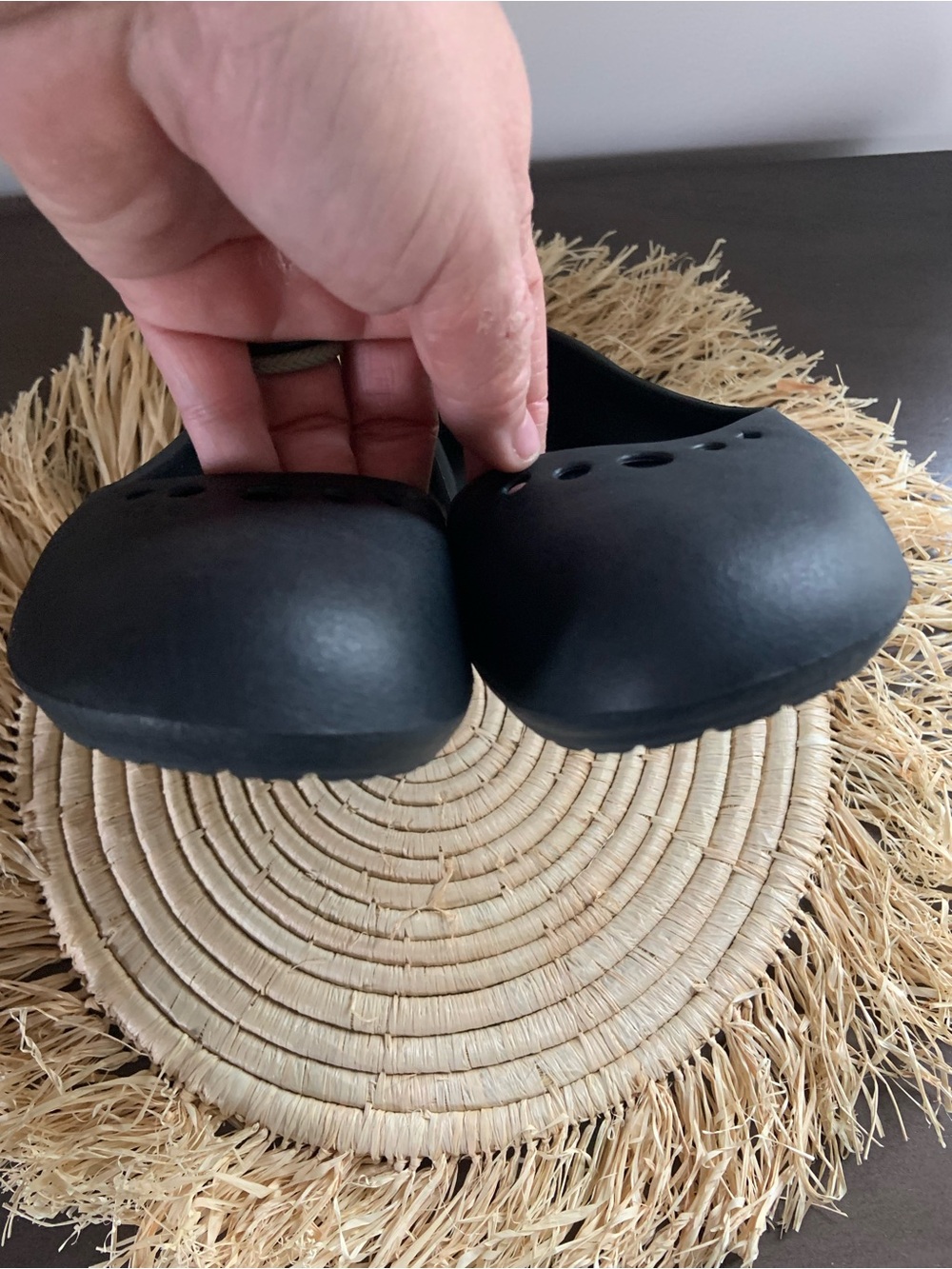 CROCS Women’s Matte Black Round Toe Slip On Ballet Flats Size 9 - Picture 6 of 16